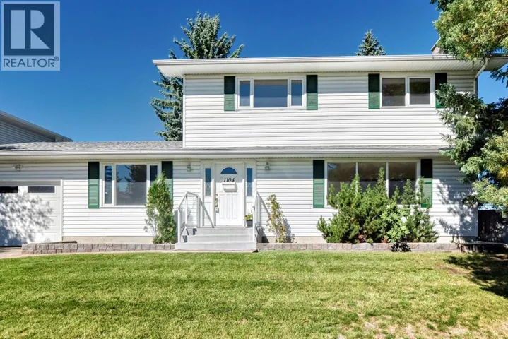1104 Southglen Drive SW, Calgary, Alberta T2W0X1
