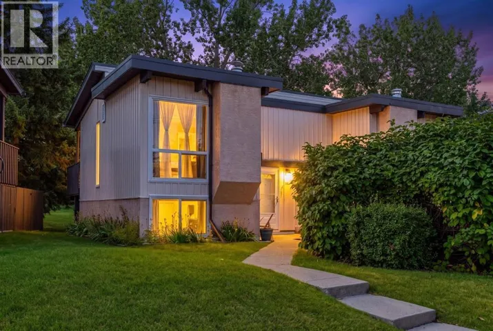 125 Oaktree Lane SW, Calgary, Alberta T2V4E3