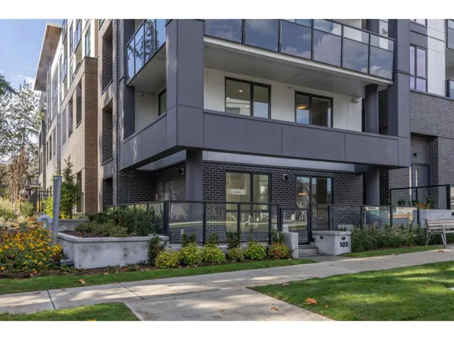 102 6585 195A STREET, Surrey, British Columbia V4N6B5
