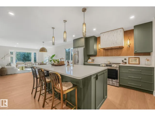 2031 104A ST NW, Edmonton, Alberta T6J5A6