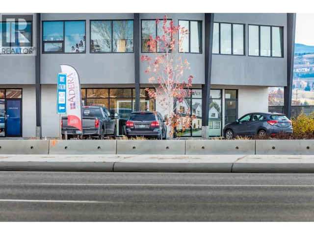 1990 Landsdowne Place Unit# 4, Kelowna, British Columbia V1X5C3