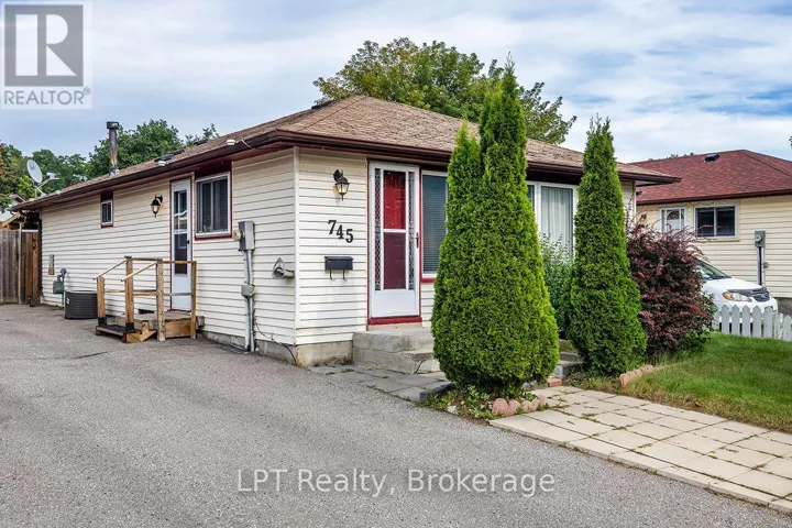 745 GRANDVIEW DRIVE, Oshawa (Donevan), Ontario L1H7W5