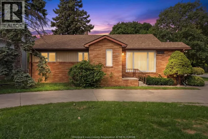 1653 LESPERANCE, Tecumseh, Ontario N8N1Y2