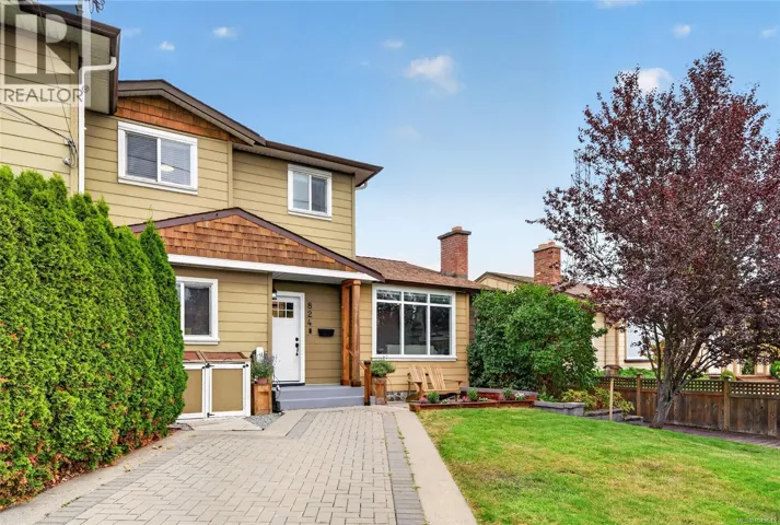 824 Beckwith Ave, Saanich, British Columbia V8X3S1