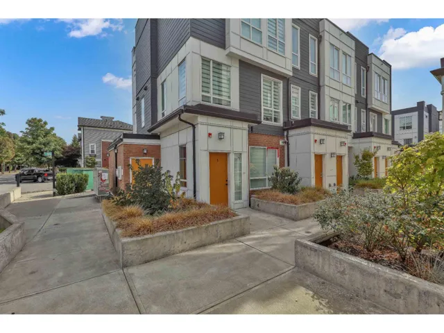 1 18850 72A AVENUE, Surrey, British Columbia V4N6X2