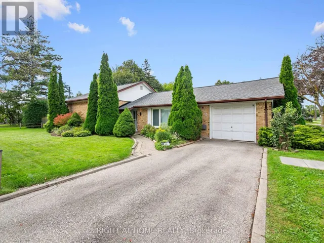2 LEAVENWORTH CRESCENT, Toronto (Markland Wood), Ontario M9C1T3
