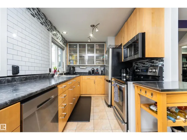 6111 119 AV NW, Edmonton, Alberta T5W1J7