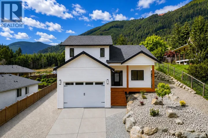 464 Mountain View Dr, Lake Cowichan, British Columbia V0R2G1