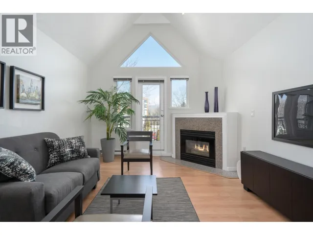 301 1928 E 11TH AVENUE, Vancouver, British Columbia V5N1Z2