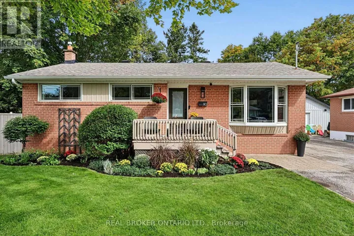 110 MURRAY DRIVE, Aurora (Aurora Highlands), Ontario L4G2C5