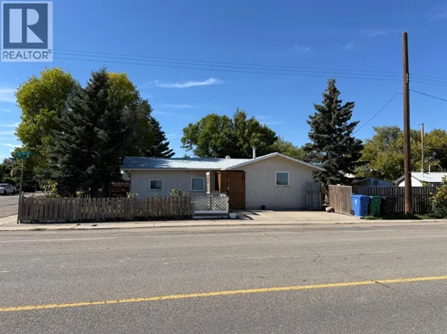 1239 41 Avenue N, Lethbridge, Alberta T1H6A4