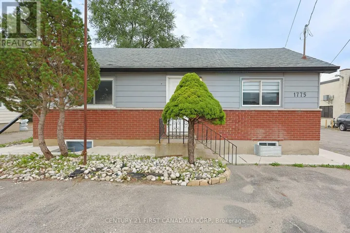 UPPER UNIT - 1775 OXFORD STREET E, London East (East H), Ontario N5V2Z6