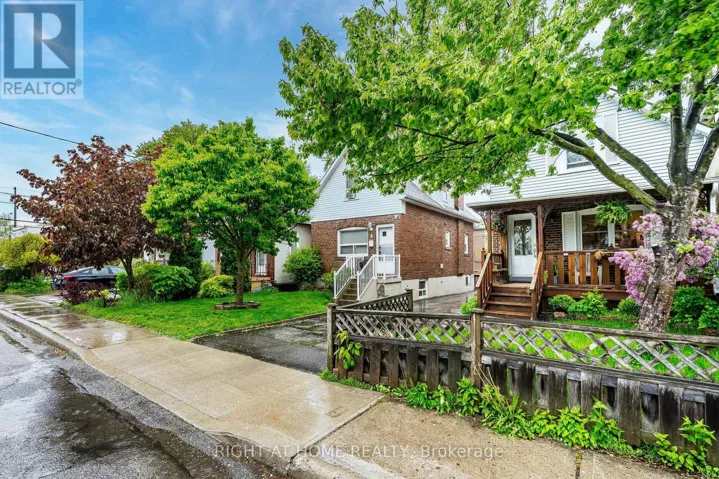 8 SAVOY AVENUE, Toronto (Woodbine-Lumsden), Ontario M8W3X6