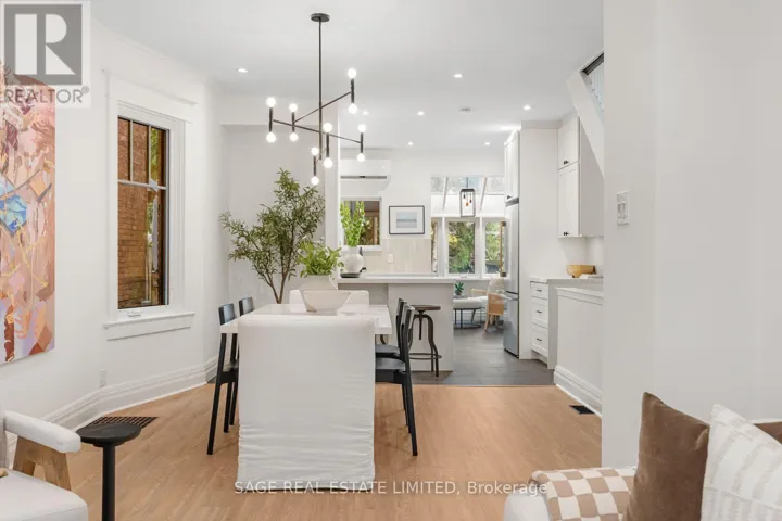 11 BERTMOUNT AVENUE, Toronto (South Riverdale), Ontario M4M2X8