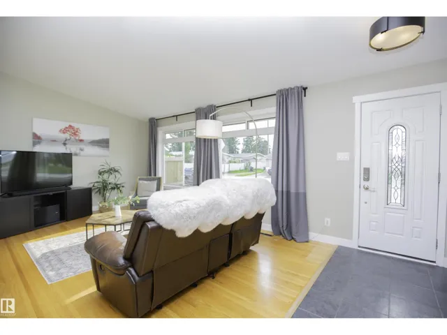 9107 58 ST NW NW, Edmonton, Alberta T6B1L3