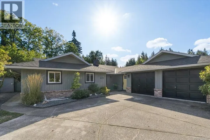 620 Spruce St, Qualicum Beach, British Columbia V9K1J1
