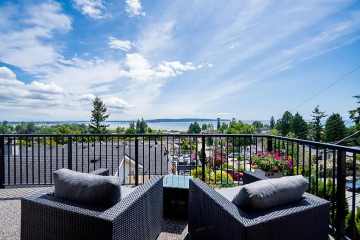 976 PARKER STREET, White Rock, British Columbia V4B4R4
