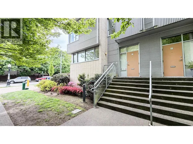 390 E 11TH AVENUE, Vancouver, British Columbia V5T4V9