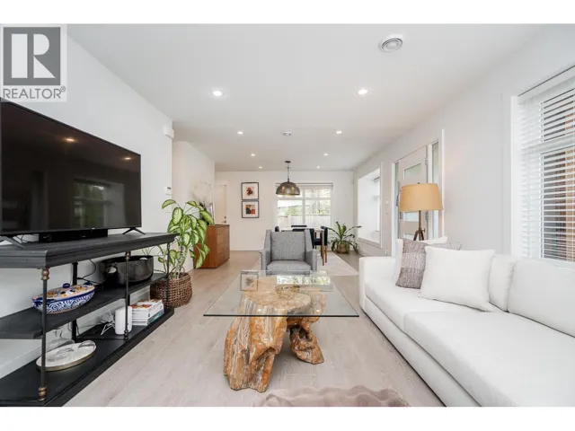 970 ROCHESTER AVENUE, Coquitlam, British Columbia V3K2J3