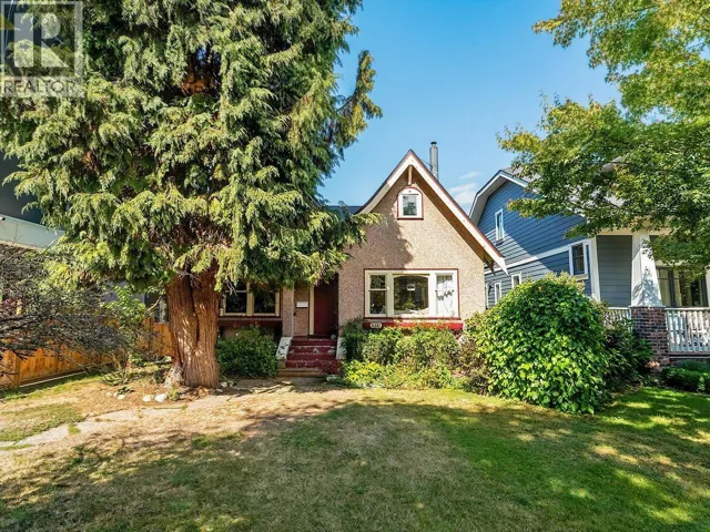 2521 KITCHENER STREET, Vancouver, British Columbia V5K3C7