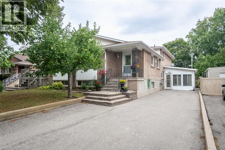 1237 REDBANK Crescent, Oakville, Ontario L6H1Y4