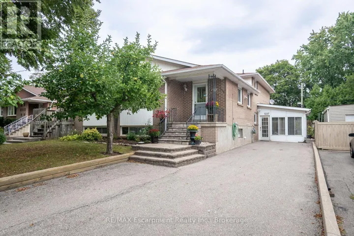 1237 REDBANK CRESCENT, Oakville (CP College Park), Ontario L6H1Y4