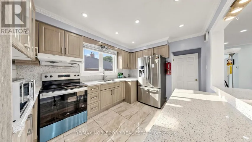 95 SNOWOOD COURT, Toronto (Glenfield-Jane Heights), Ontario M3N1E7