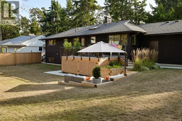 2860 Tudor Ave, Saanich, British Columbia V8N1L9