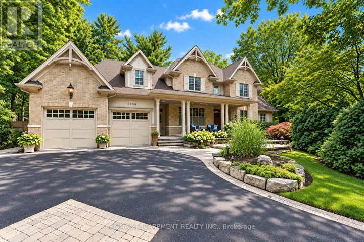 2209 PINENEEDLE ROW, Mississauga (Erindale), Ontario L5C1V4