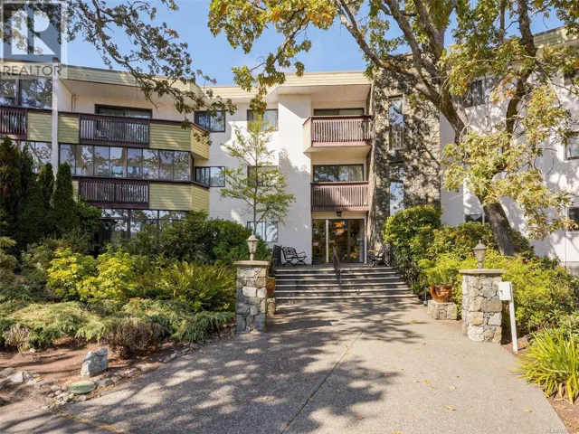 312 3962 Cedar Hill Rd, Saanich, British Columbia V8N3B8
