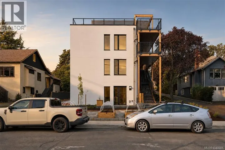 2 958 Wollaston St, Esquimalt, British Columbia V9A5B2