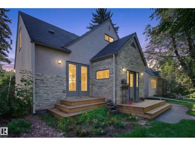 6807 112A ST NW, Edmonton, Alberta T6H3K5