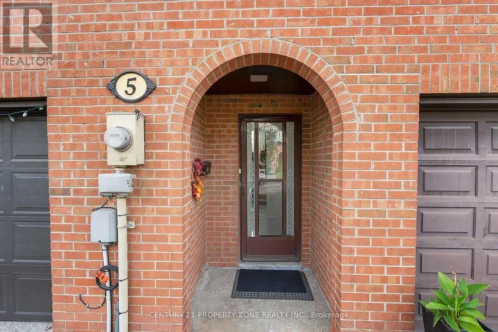 5 BRIAR PATH, Brampton (Avondale), Ontario L6T2A2
