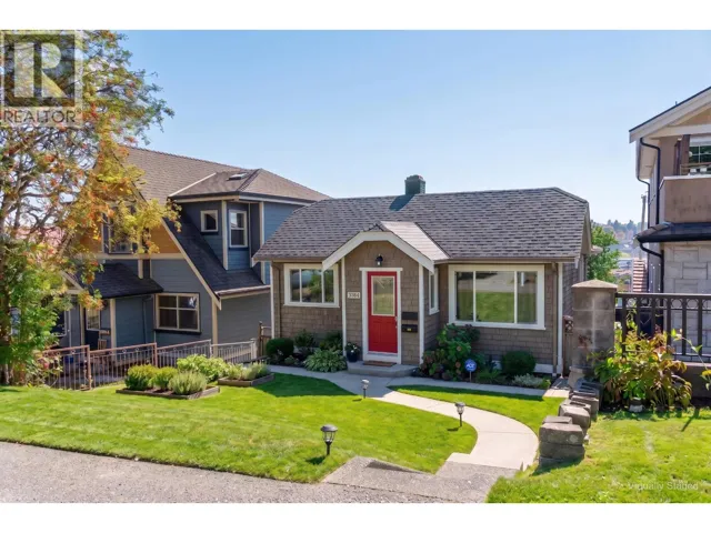 3184 E 8TH AVENUE, Vancouver, British Columbia V5M1X6