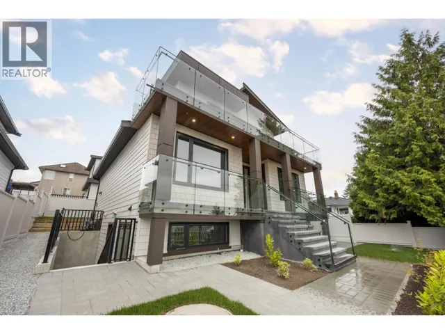 217 E EIGHTH AVENUE, New Westminster, British Columbia V3L4K1