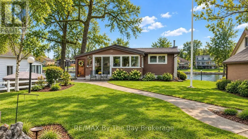 39 OLD MOSLEY STREET, Wasaga Beach, Ontario L9Z2J8
