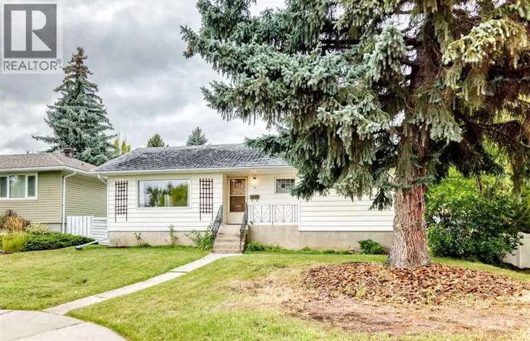 14 Carnarvon Way NW, Calgary, Alberta T2K1W4