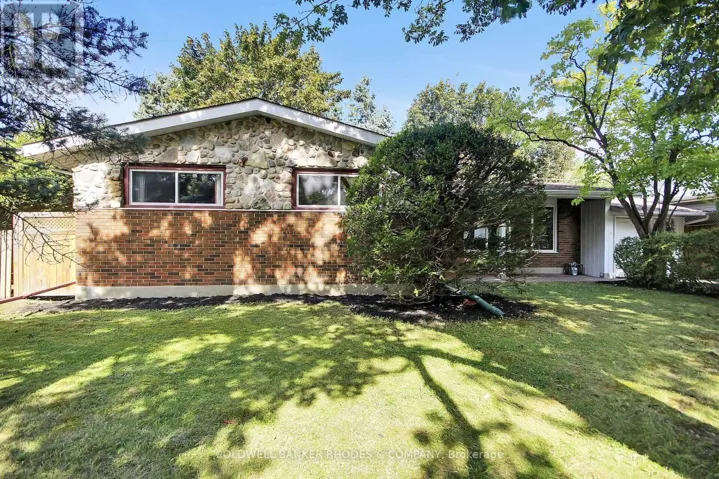 11 WALLFORD WAY, Ottawa, Ontario K2E6B1