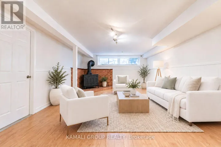 BSMT - 25 HILLVIEW DRIVE, Newmarket (Bristol-London), Ontario L3Y4Y3
