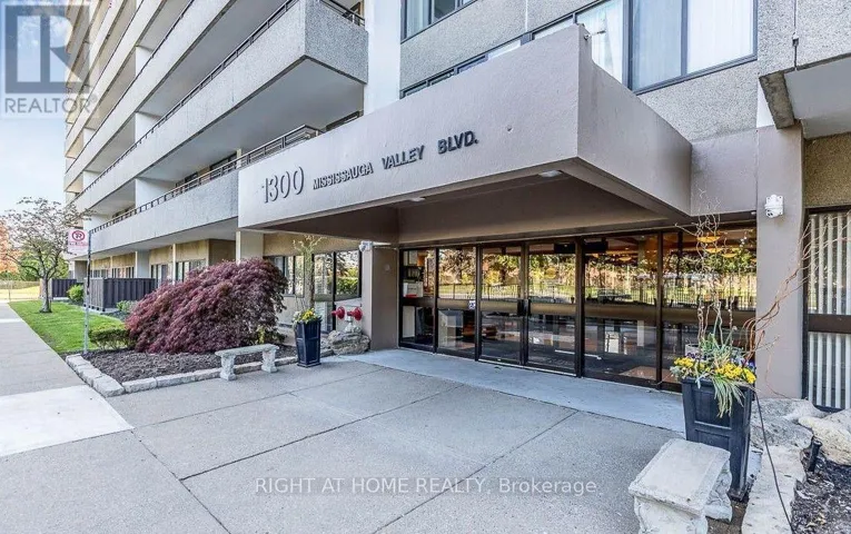 305 - 1300 MISSISSAUGA VALLEY BOULEVARD, Mississauga (Mississauga Valleys), Ontario L5A3S8