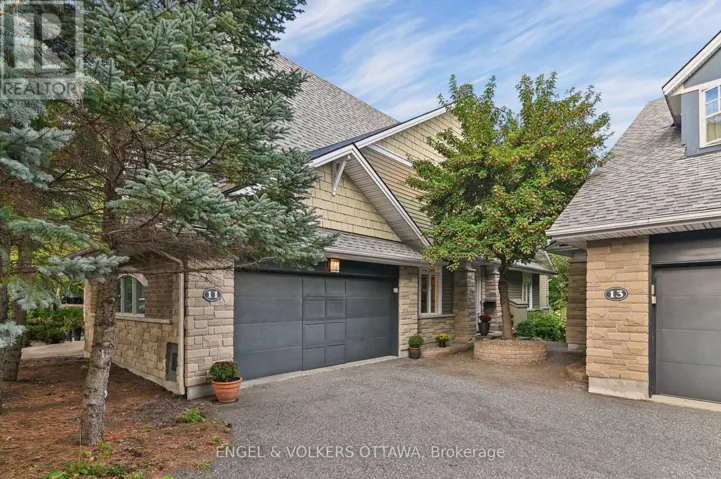 11 CREEK'S END LANE, Ottawa, Ontario K2H1C7