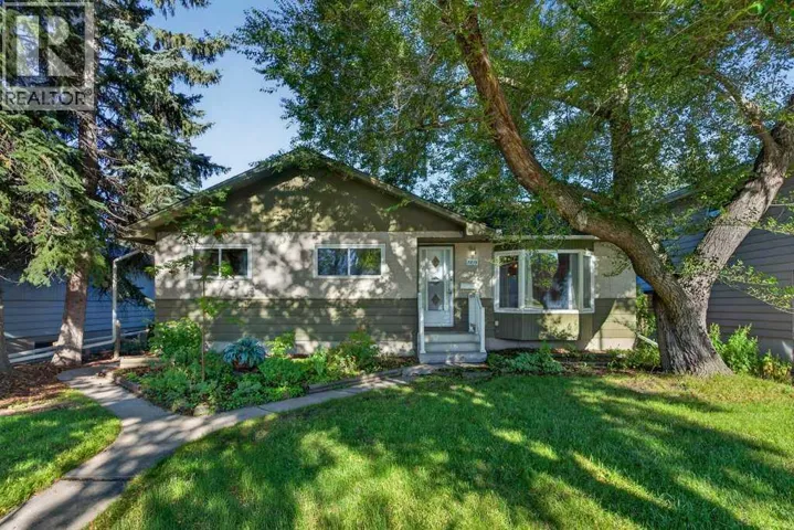 3819 Charleswood Drive NW, Calgary, Alberta T3A0T5