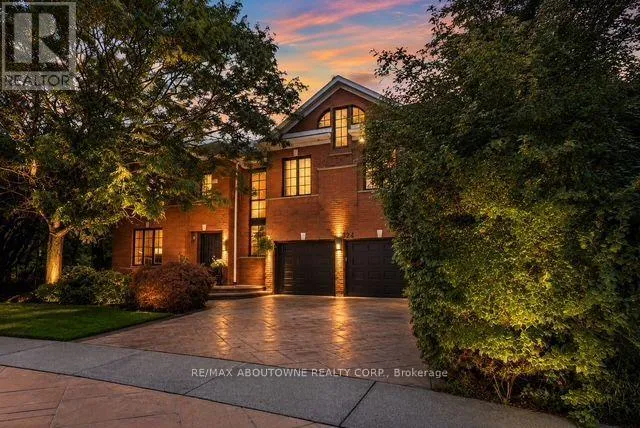 324 OAKRIDGE COURT, Oakville (RO River Oaks), Ontario L6H5T9