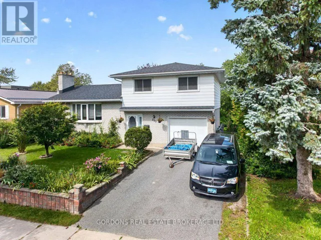207 ROBERT WALLACE DRIVE, Kingston (Central City West), Ontario K7M1Y3