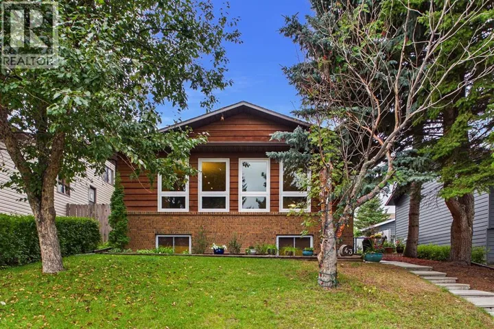 43 Beaconsfield Rise NW, Calgary, Alberta T3K1X3