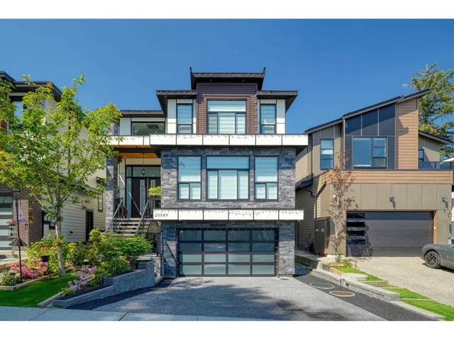 20549 70A AVENUE, Langley, British Columbia V2Y2J9