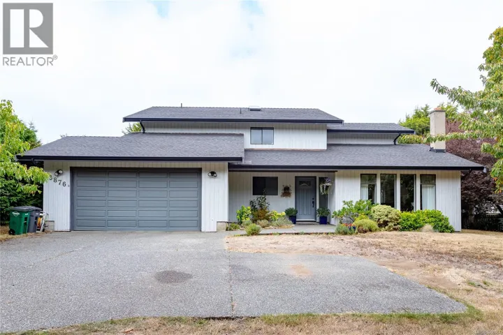 B 3876 Finnerty Rd, Saanich, British Columbia V8N4A2