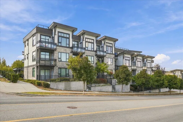 309 9983 E BARNSTON DRIVE, Surrey, British Columbia V4N6T3