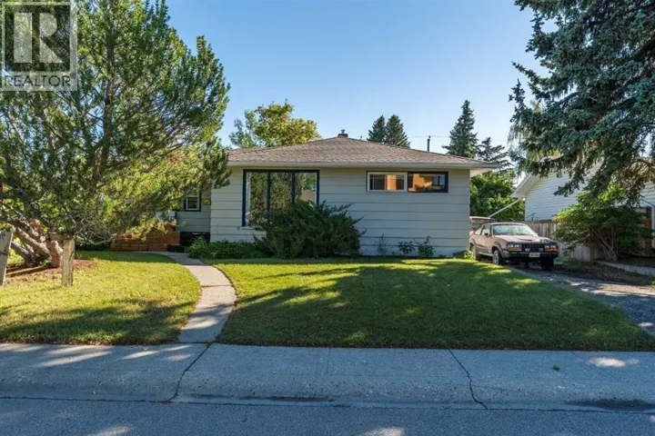 11 Winchester Crescent SW, Calgary, Alberta T3C2T9