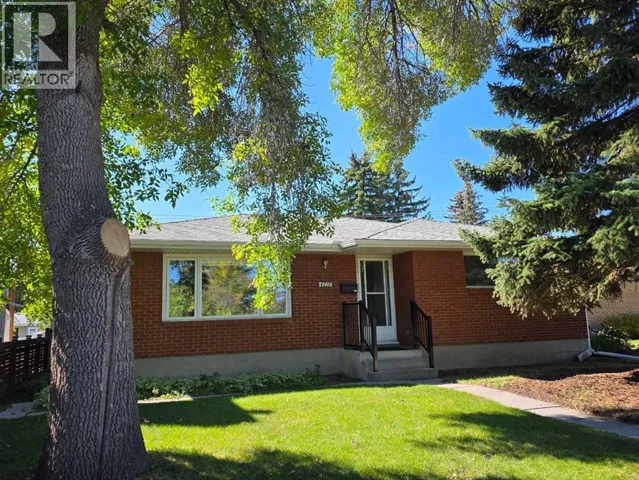 4215 Villa Crescent NW, Calgary, Alberta T2L2K2